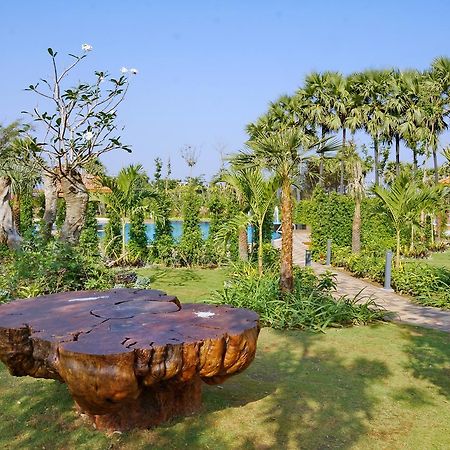 The Regency Hotel Bagan Buitenkant foto