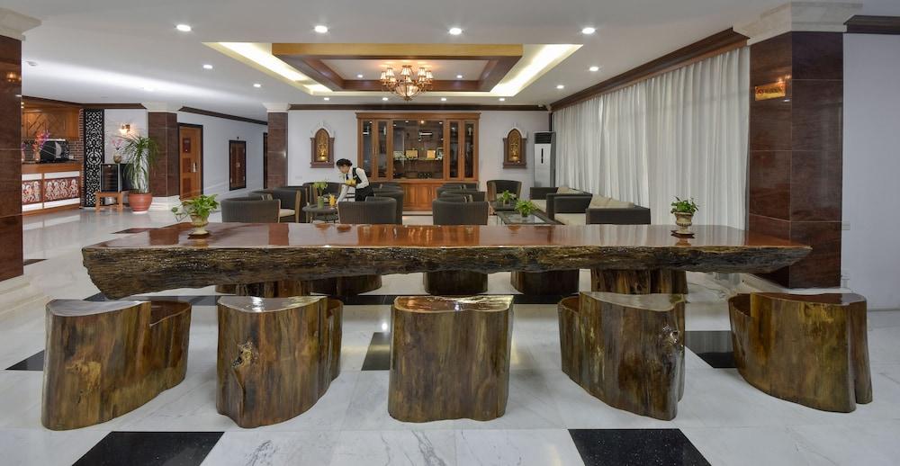 The Regency Hotel Bagan Buitenkant foto