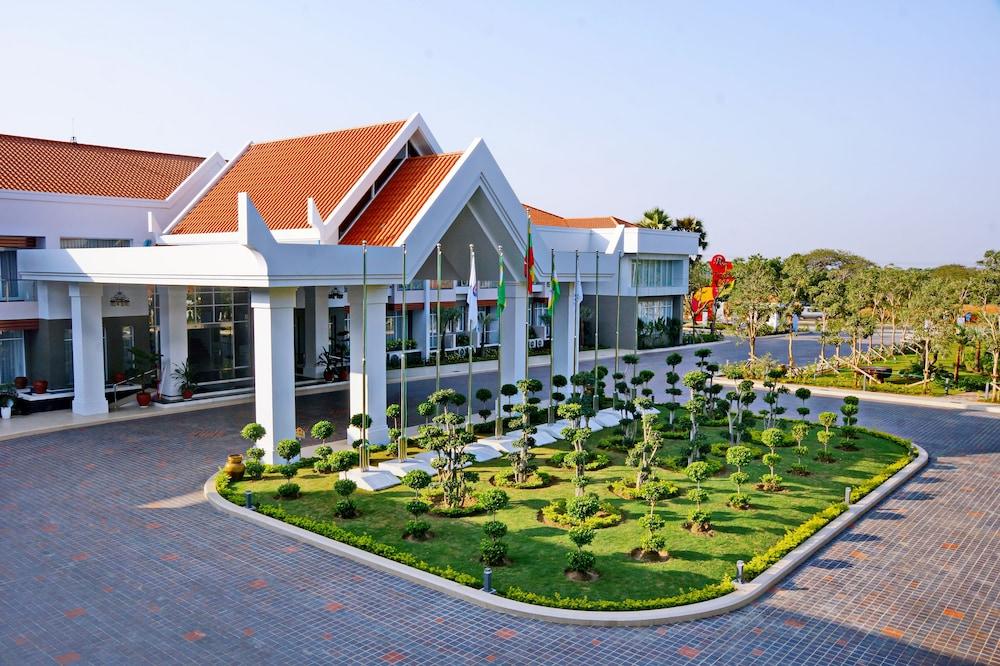 The Regency Hotel Bagan Buitenkant foto