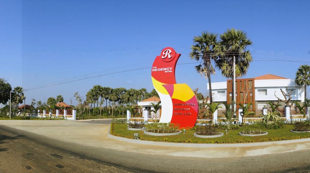 The Regency Hotel Bagan Buitenkant foto