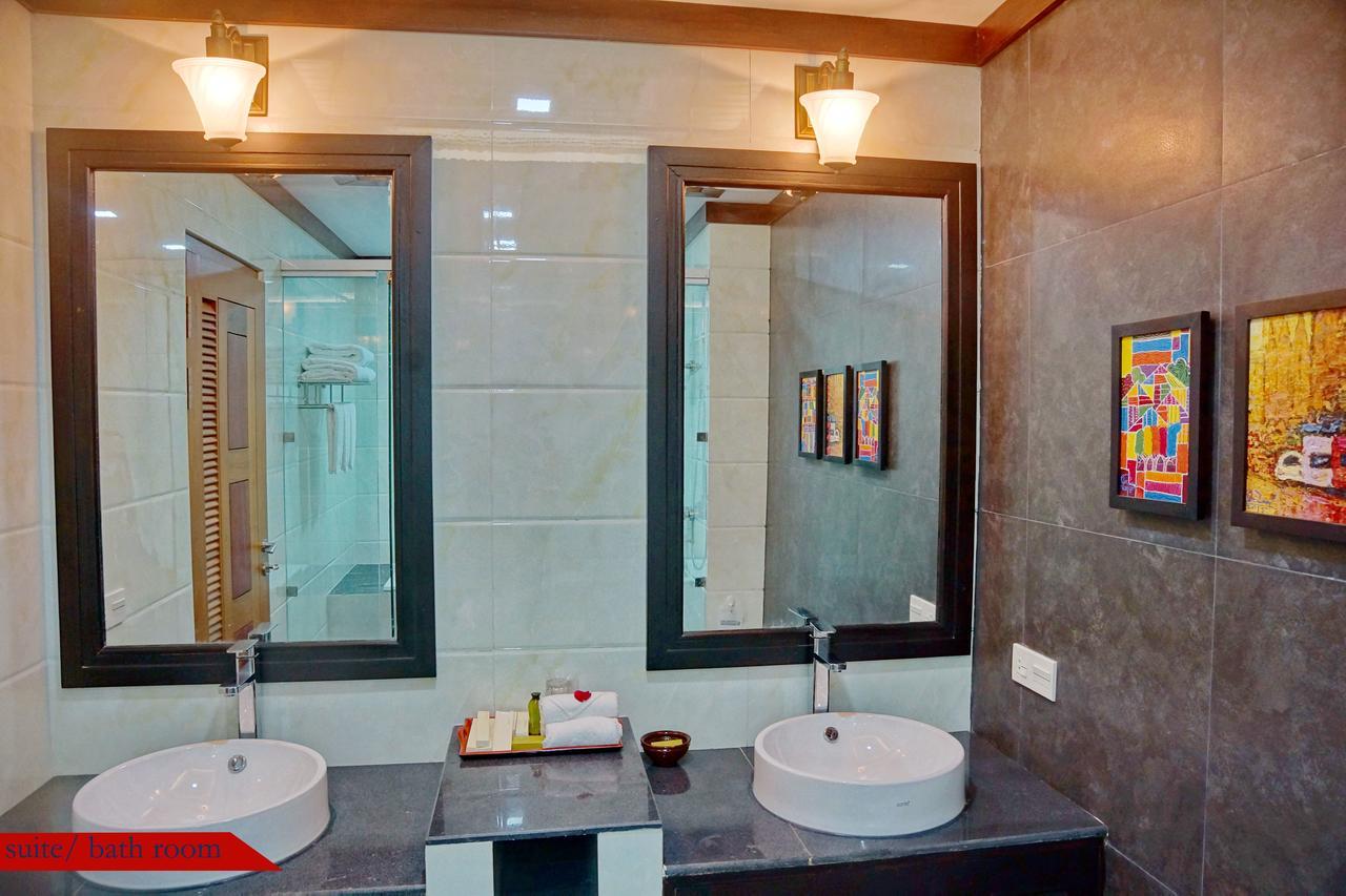 The Regency Hotel Bagan Buitenkant foto
