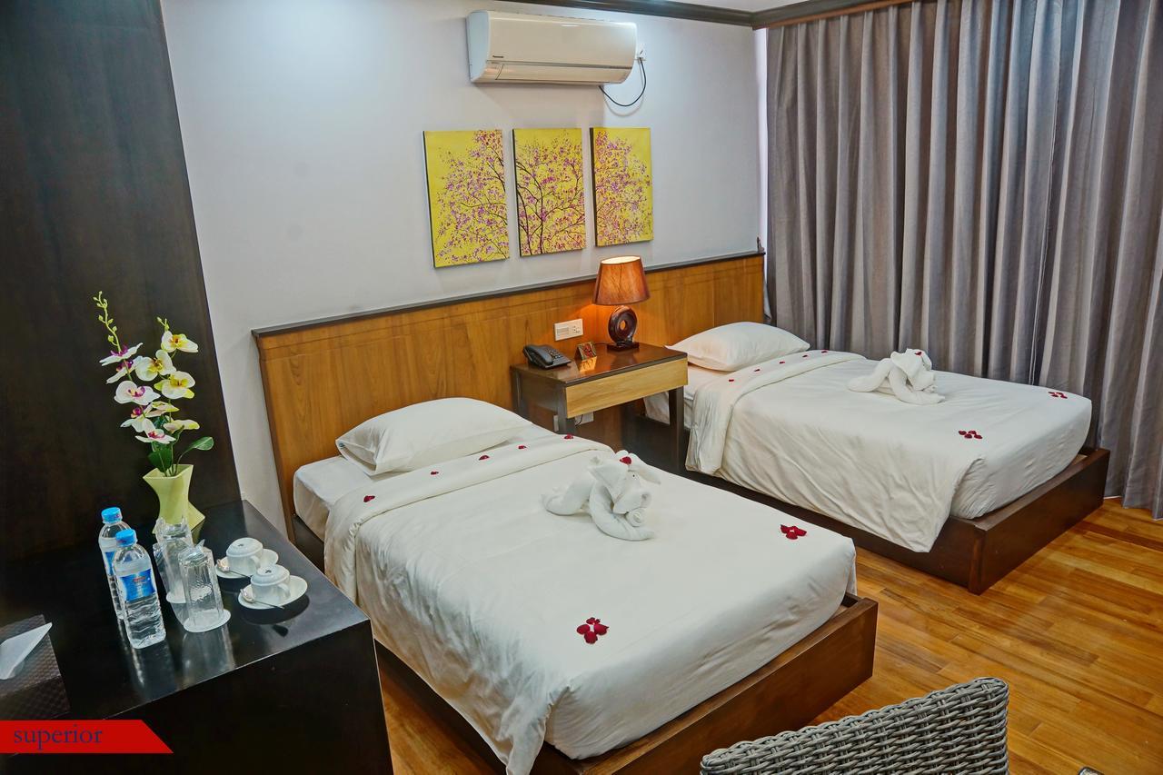 The Regency Hotel Bagan Buitenkant foto