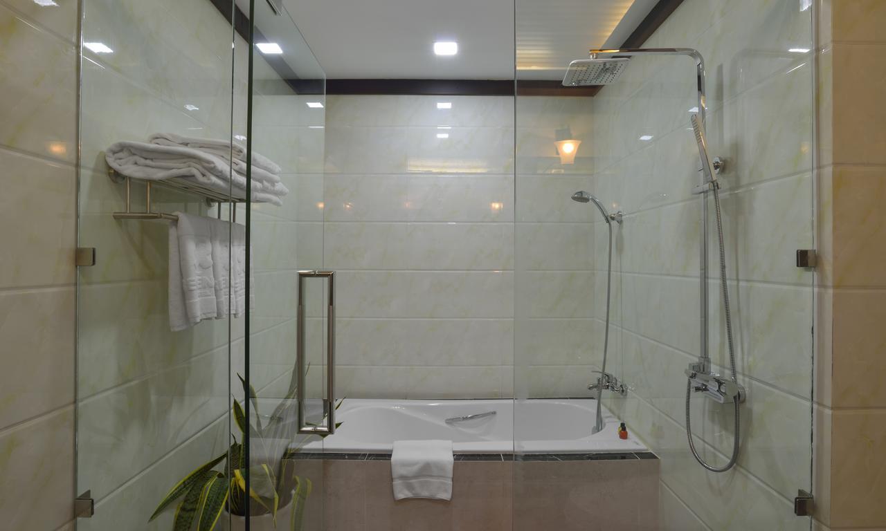 The Regency Hotel Bagan Buitenkant foto