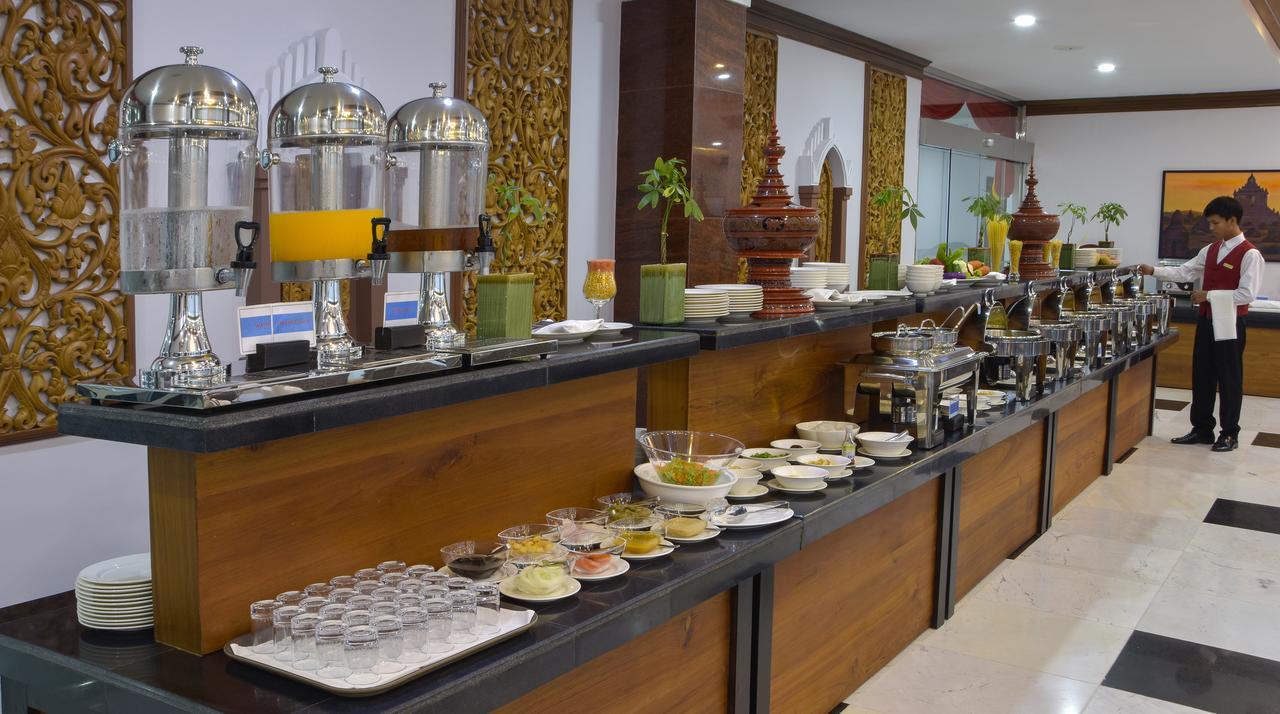 The Regency Hotel Bagan Buitenkant foto