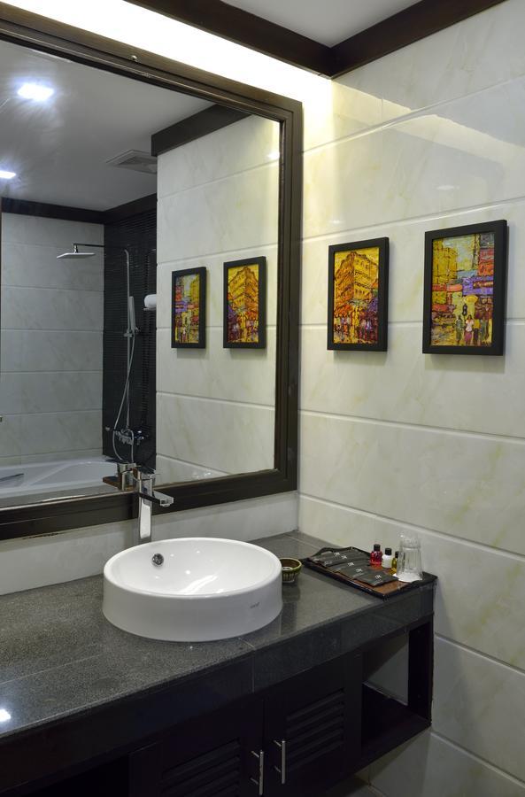 The Regency Hotel Bagan Buitenkant foto