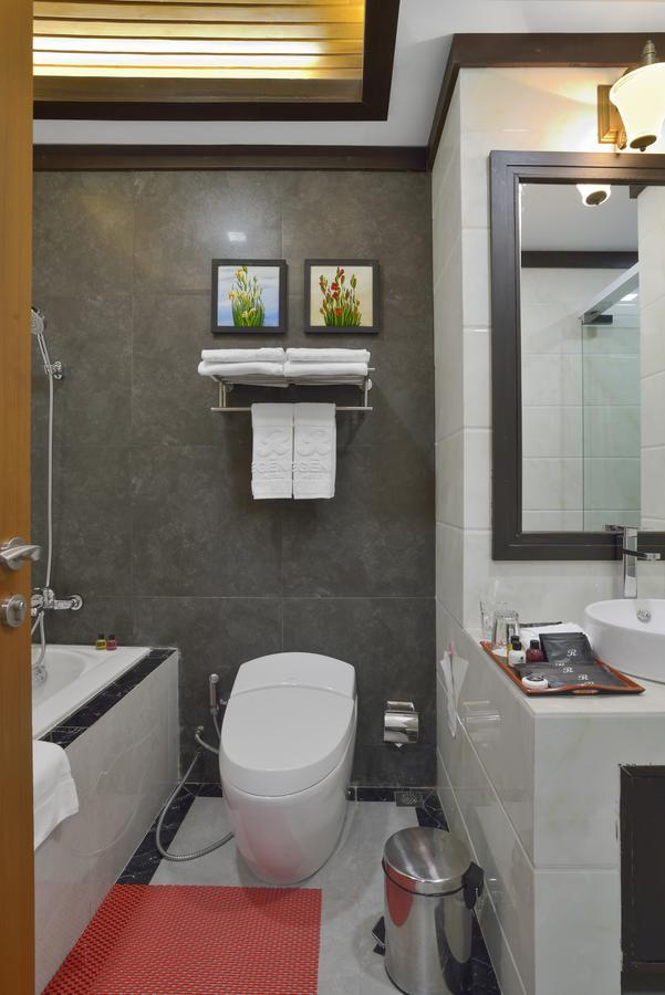 The Regency Hotel Bagan Buitenkant foto