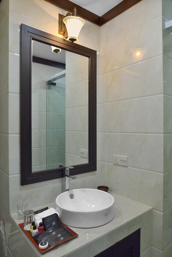 The Regency Hotel Bagan Buitenkant foto