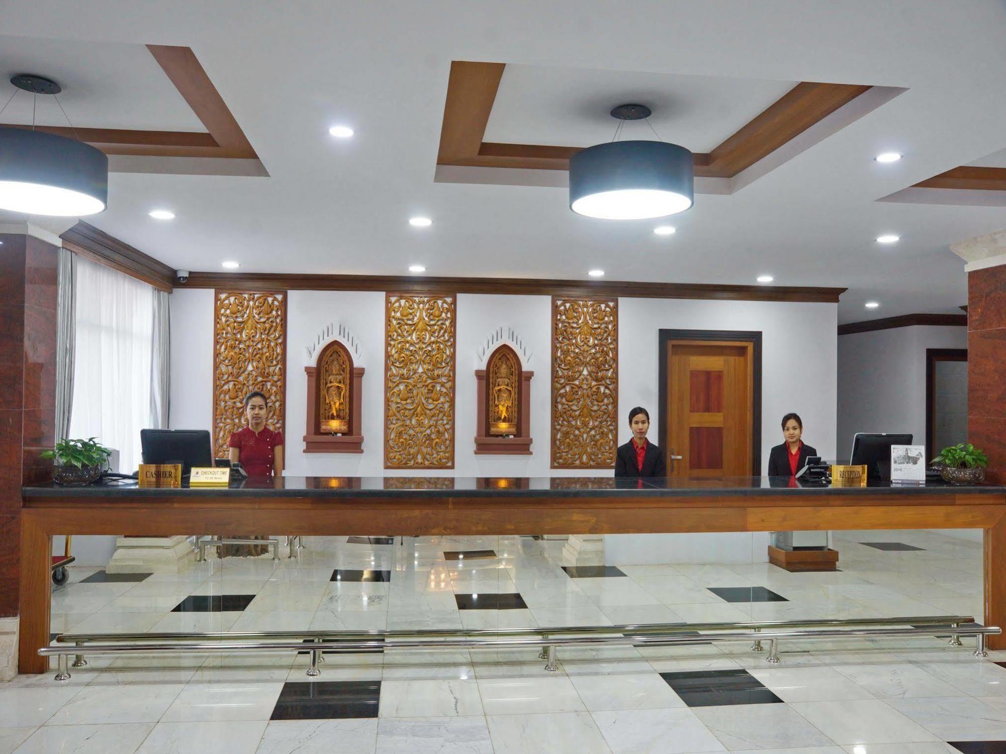 The Regency Hotel Bagan Buitenkant foto