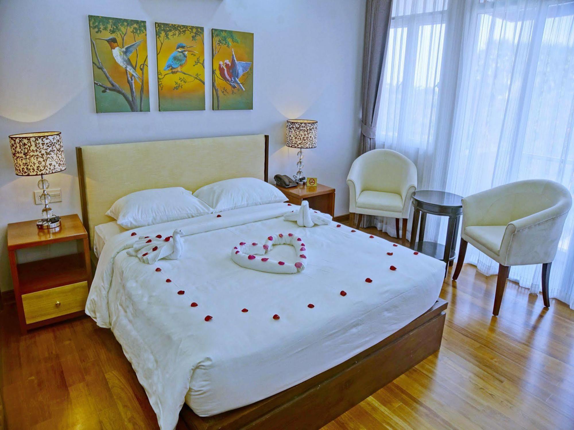 The Regency Hotel Bagan Buitenkant foto