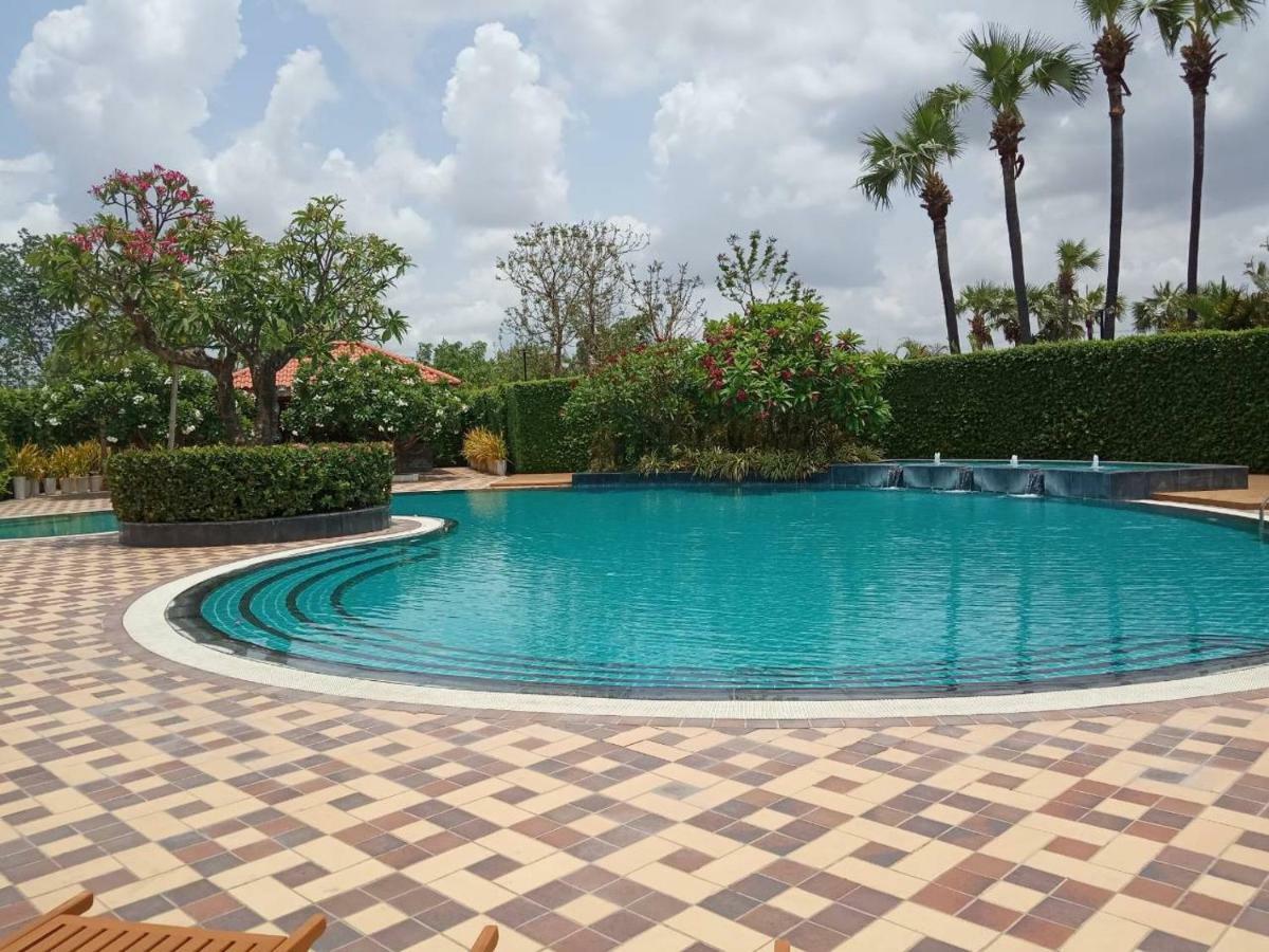 The Regency Hotel Bagan Buitenkant foto