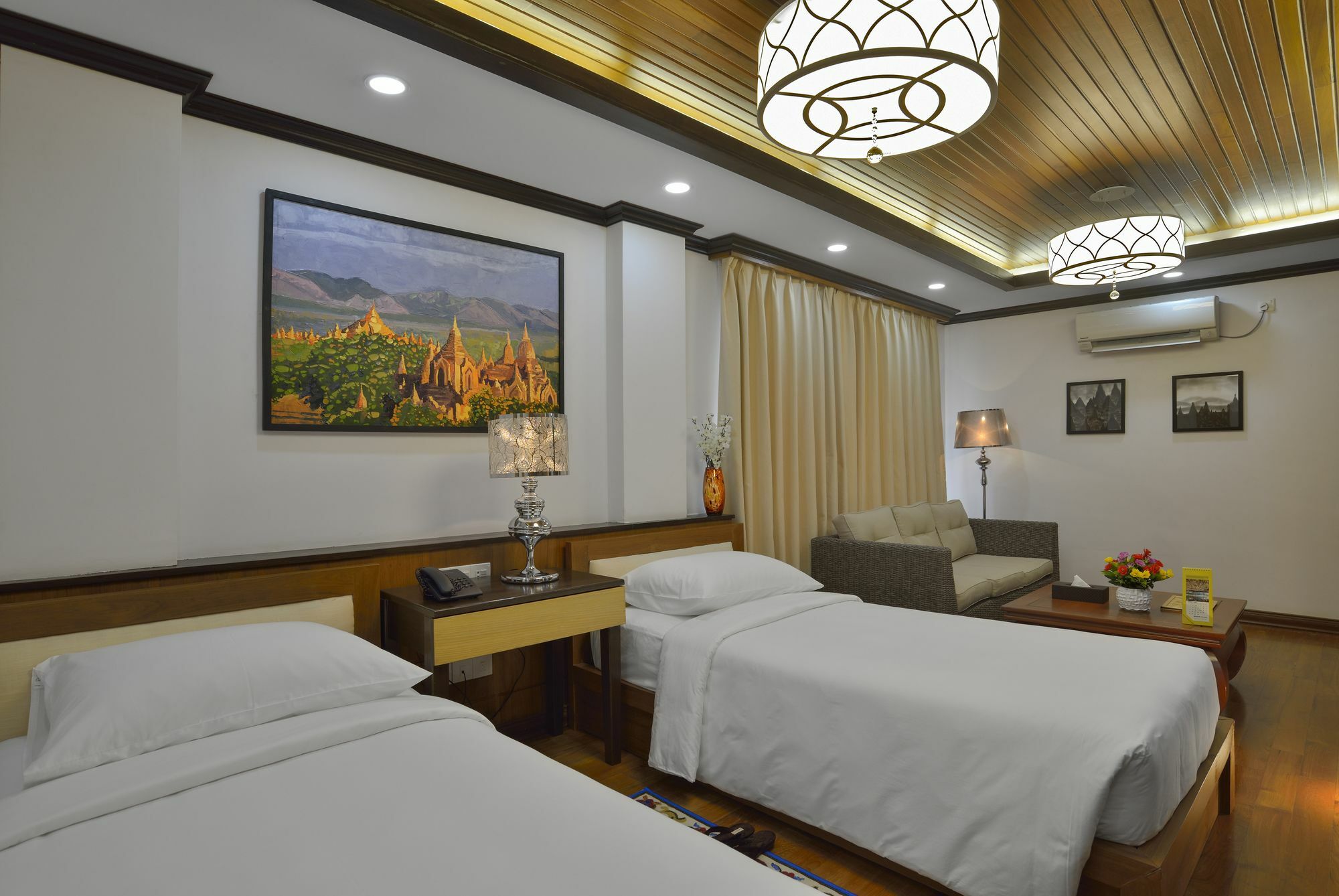 The Regency Hotel Bagan Buitenkant foto